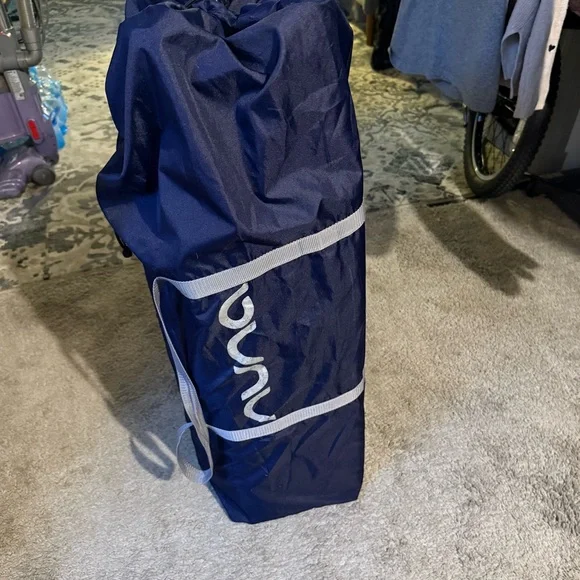 Nuna Pack and Play Travel Crib w/ Mattress & Carry Bag – Navy – Clean - Picture 2 of 9